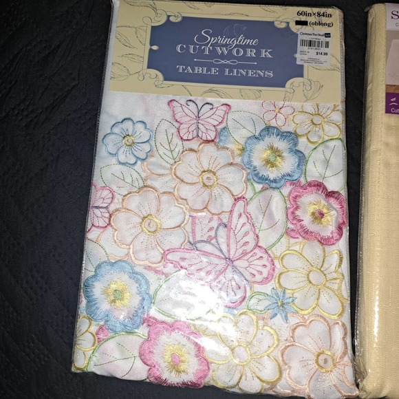 NIB-Celebrate Spring The Christmas Tree Shops Way!! Tablecloths Flower Napkin - Picture 2 of 6